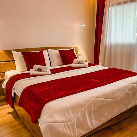 Vila Alpini Razëm Екстериор снимка