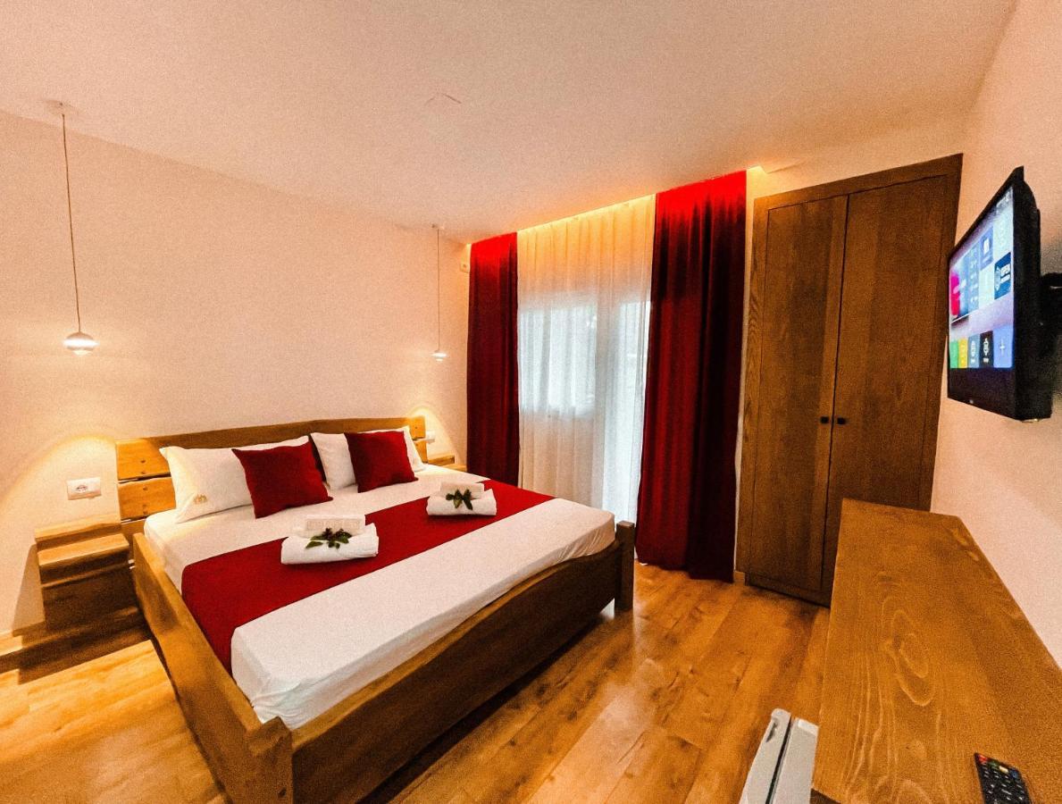 Vila Alpini Razëm Екстериор снимка