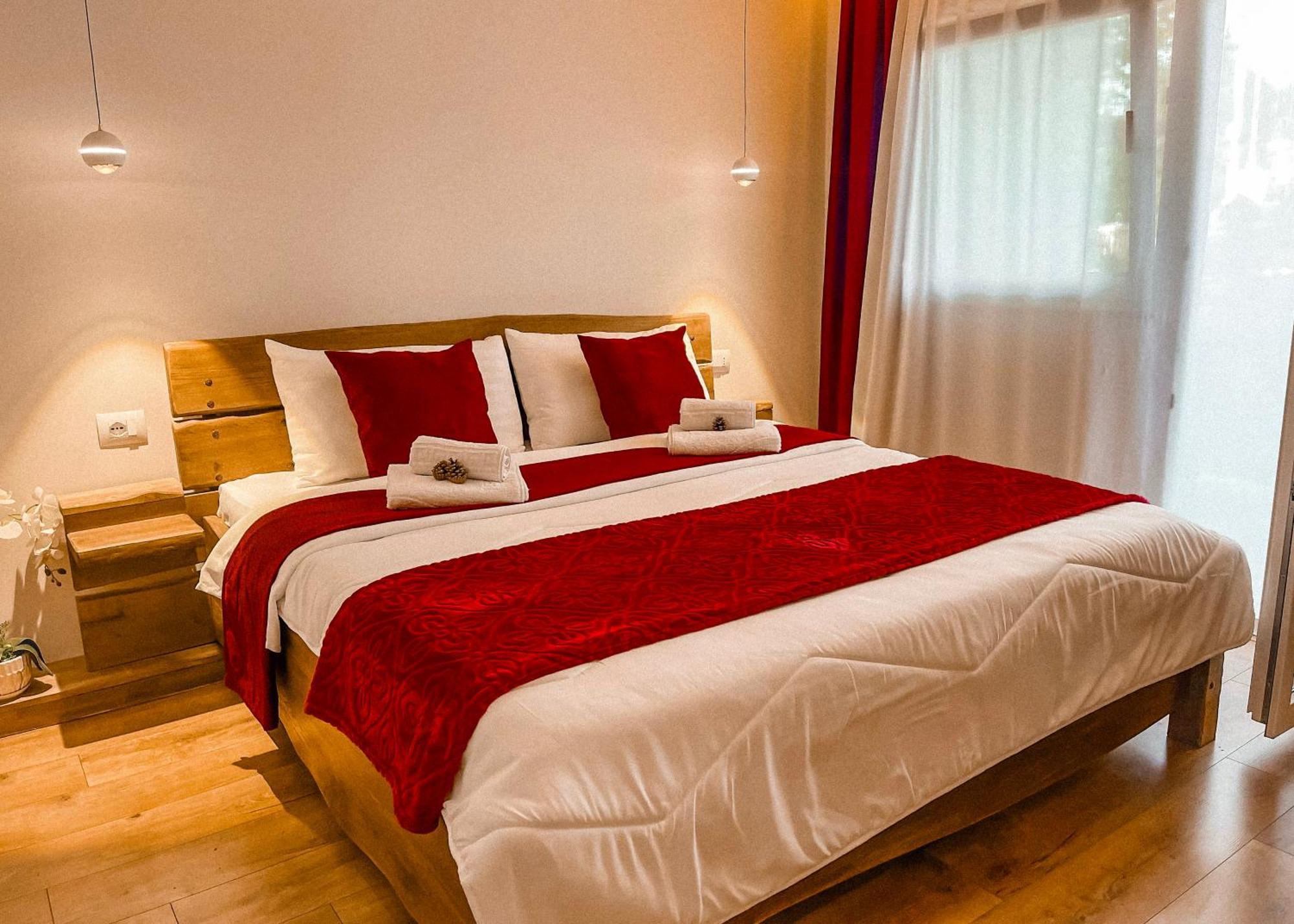 Vila Alpini Razëm Екстериор снимка