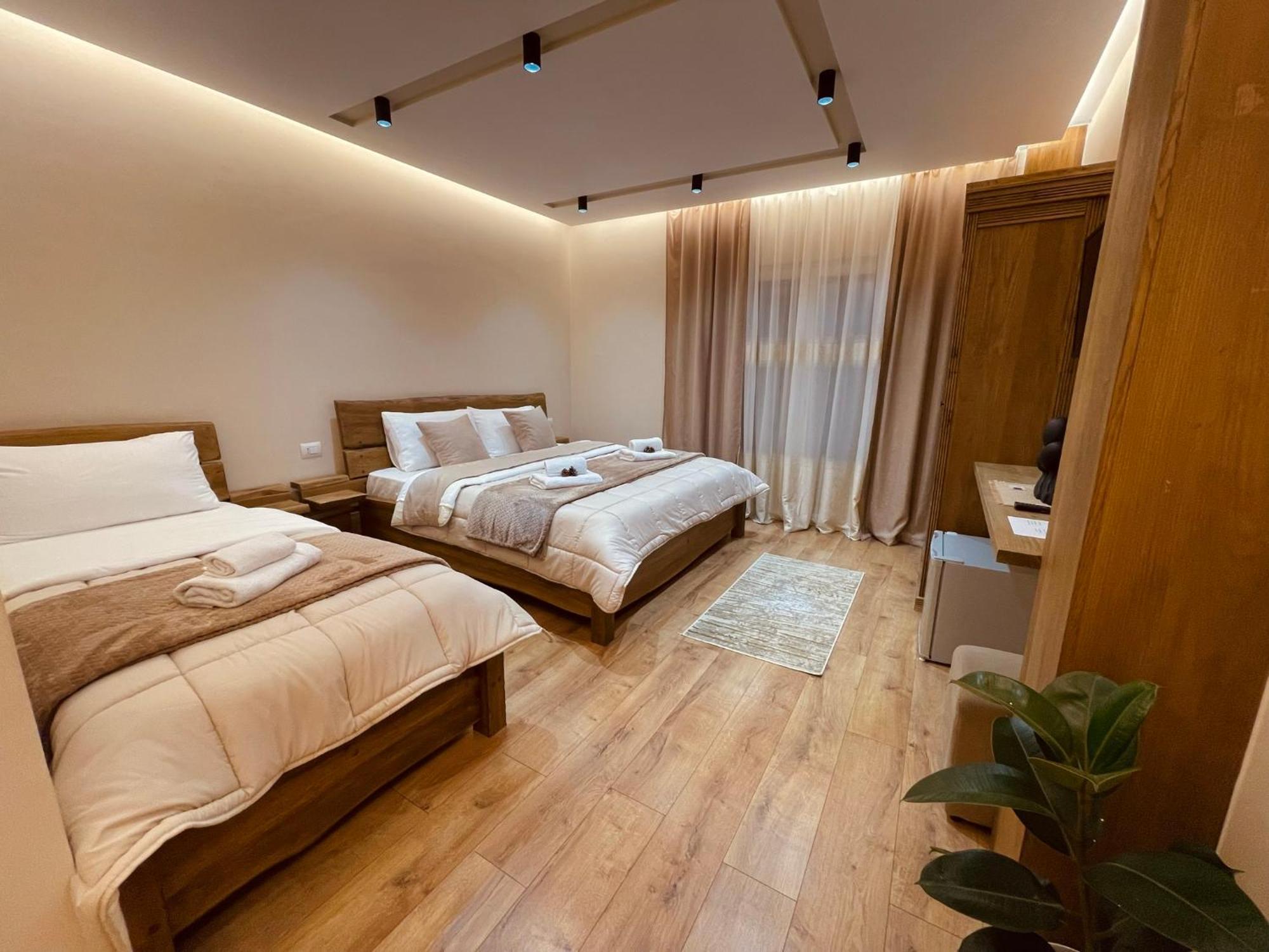 Vila Alpini Razëm Екстериор снимка