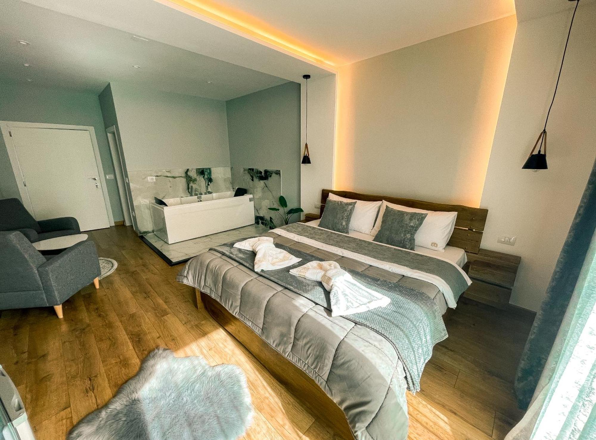Vila Alpini Razëm Екстериор снимка