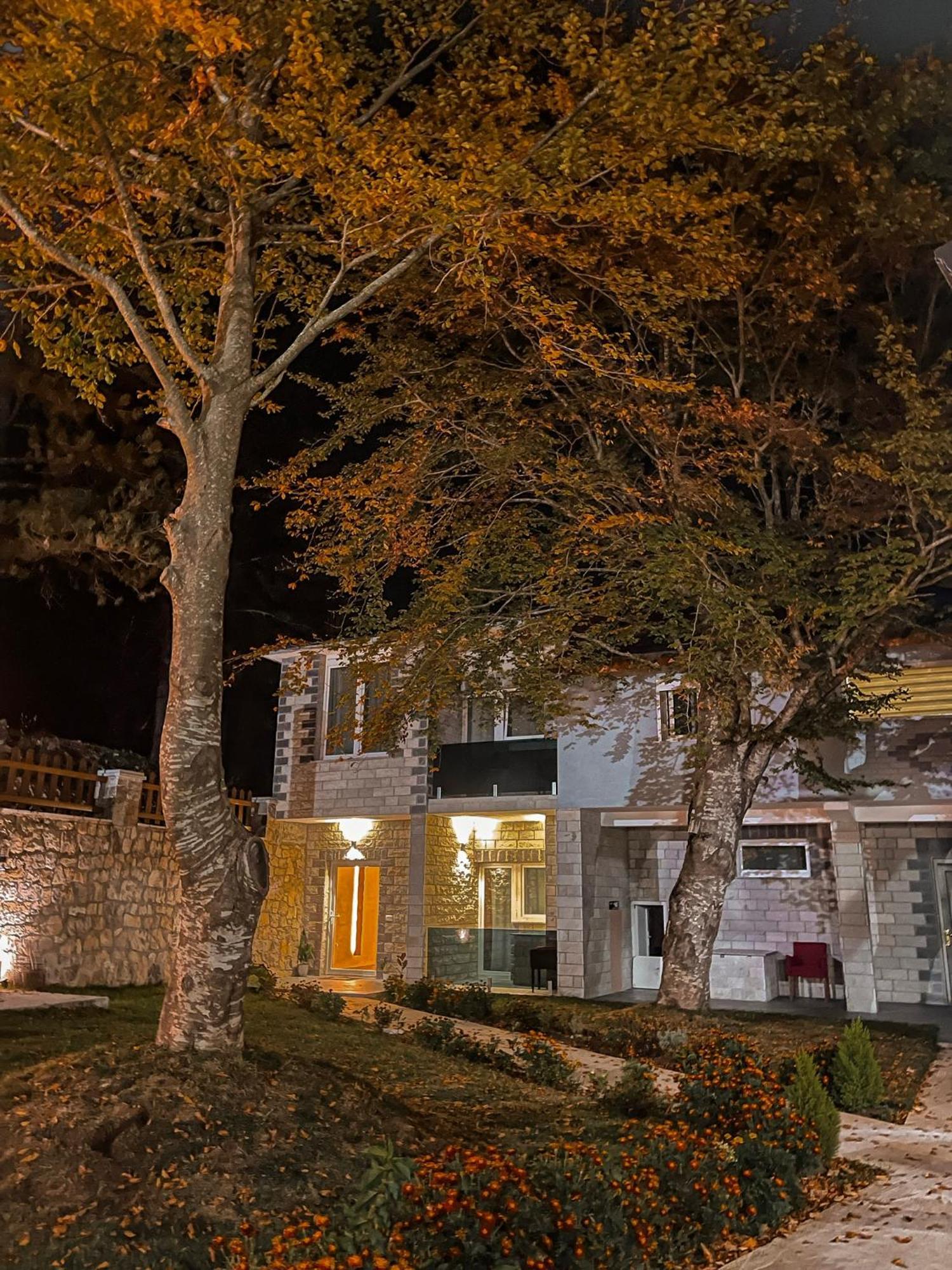 Vila Alpini Razëm Екстериор снимка