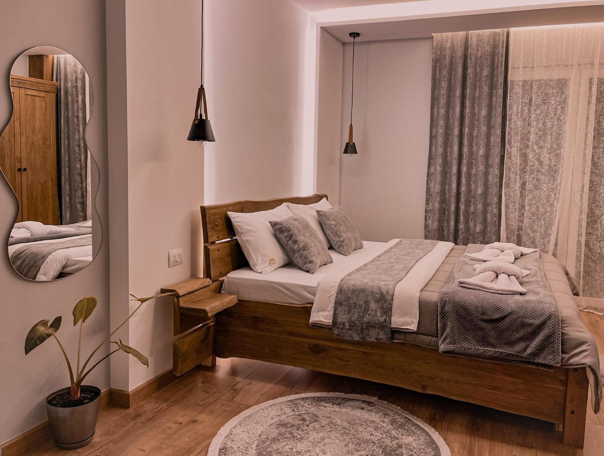 Vila Alpini Razëm Екстериор снимка