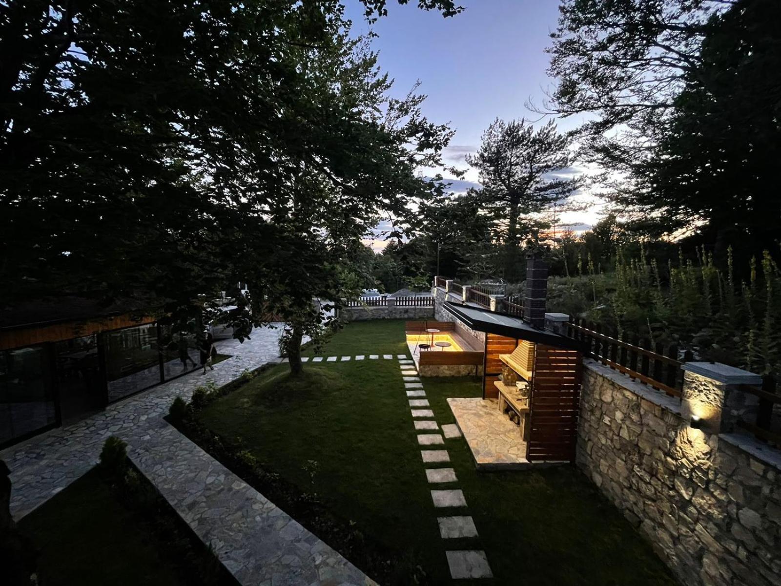Vila Alpini Razëm Екстериор снимка