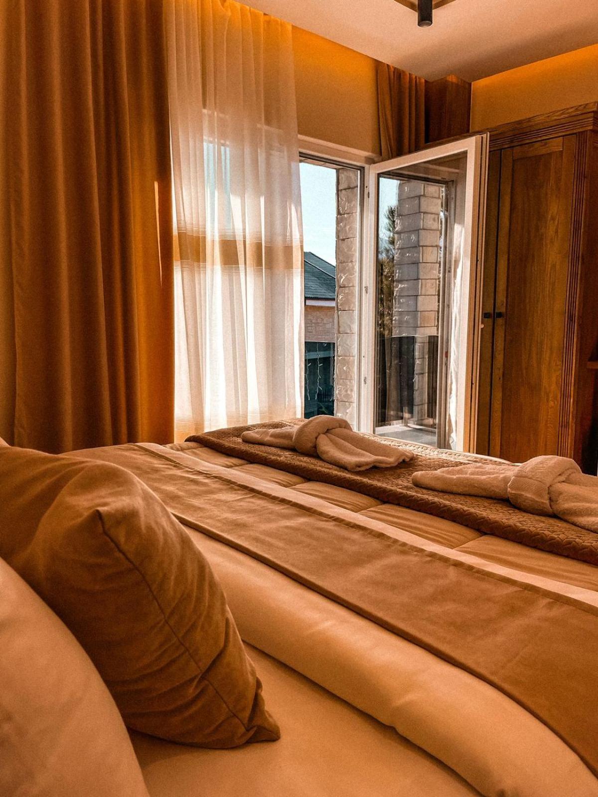 Vila Alpini Razëm Екстериор снимка